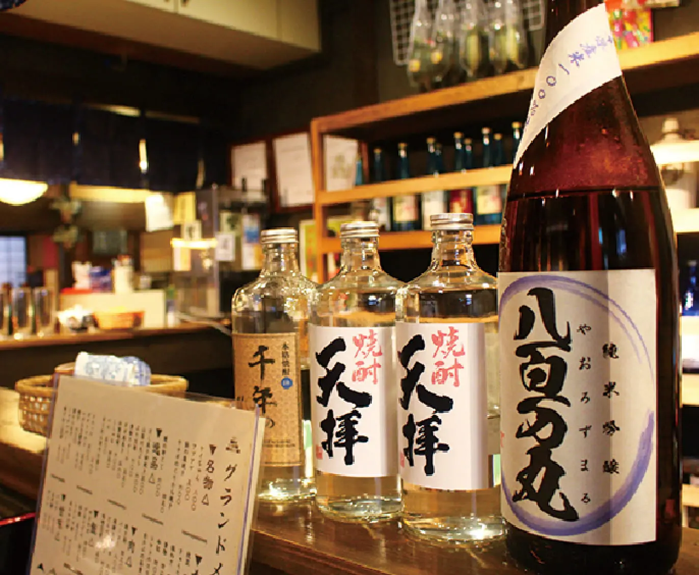 カウンターに並べてあるお酒